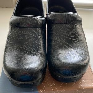 Dansko Professional Tooled Black